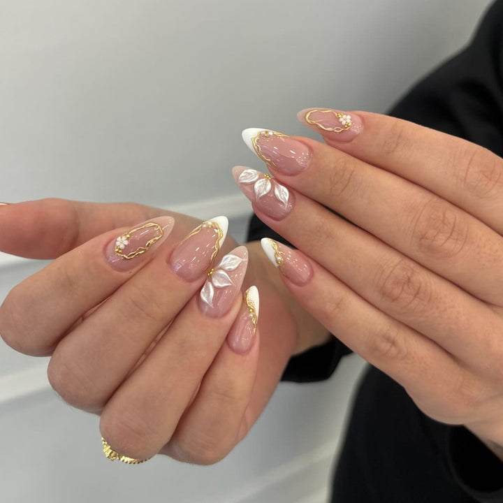 Elegant Press-On Nail Art with Gold Accents Bowlift