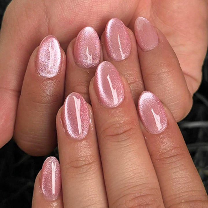 Artificial nail art with playful dots and bows Bowlift