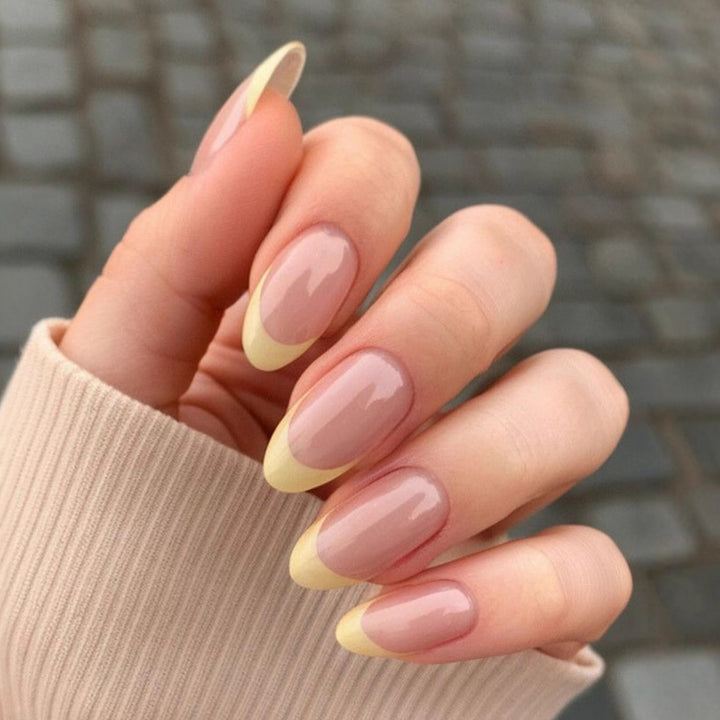 Artificial nails with elegant gradient and chic tips Bowlift