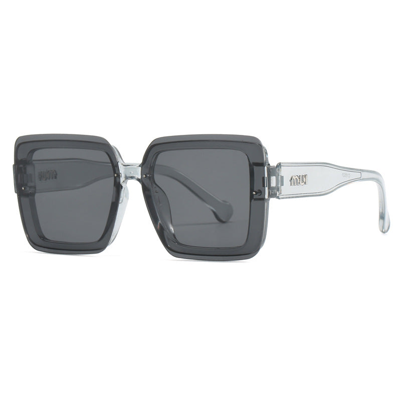 Women's oversized sunglasses in urban design Bowlift