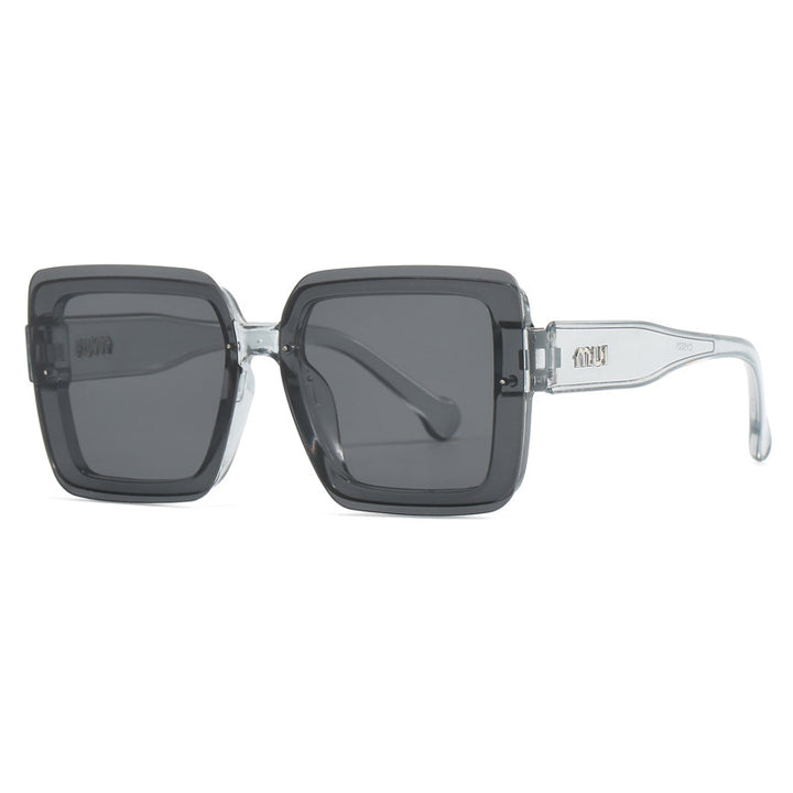 Women's oversized sunglasses in urban design Bowlift