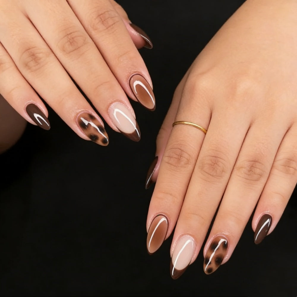 Artificial nails in elegant two-tone design Bowlift