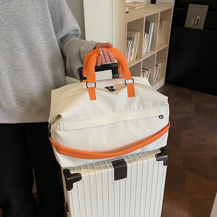 Sporty Travel Bag Made of Durable Material with Ergonomic Handles Bowlift
