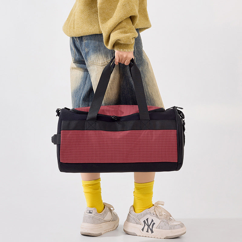 Practical sports and travel bag with ergonomic details Bowlift
