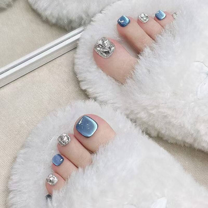 Heart-Embellished Press-On Toe Nails Bowlift