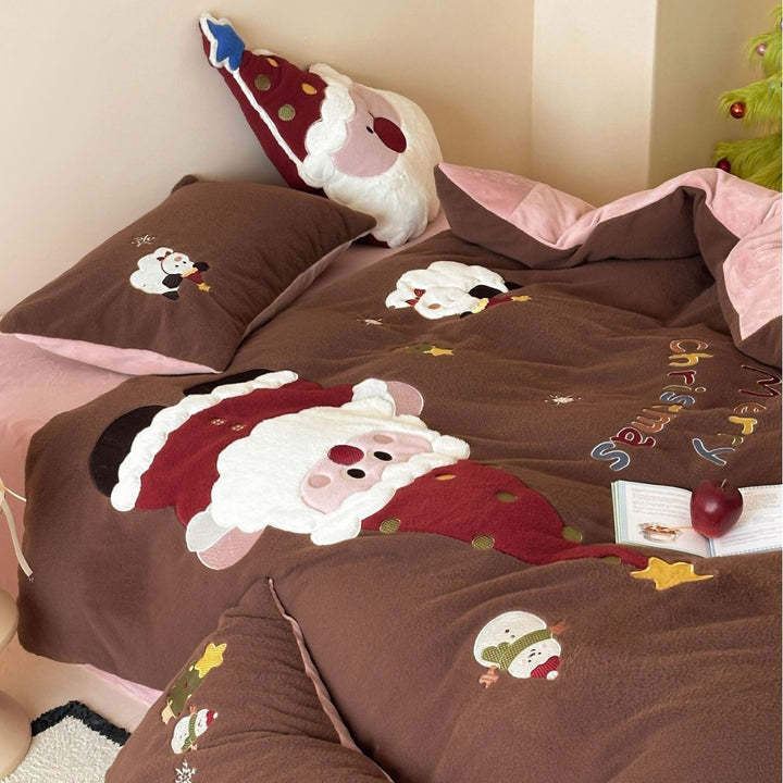 Soft microfleece bedding set with festive appliqués and reversible function