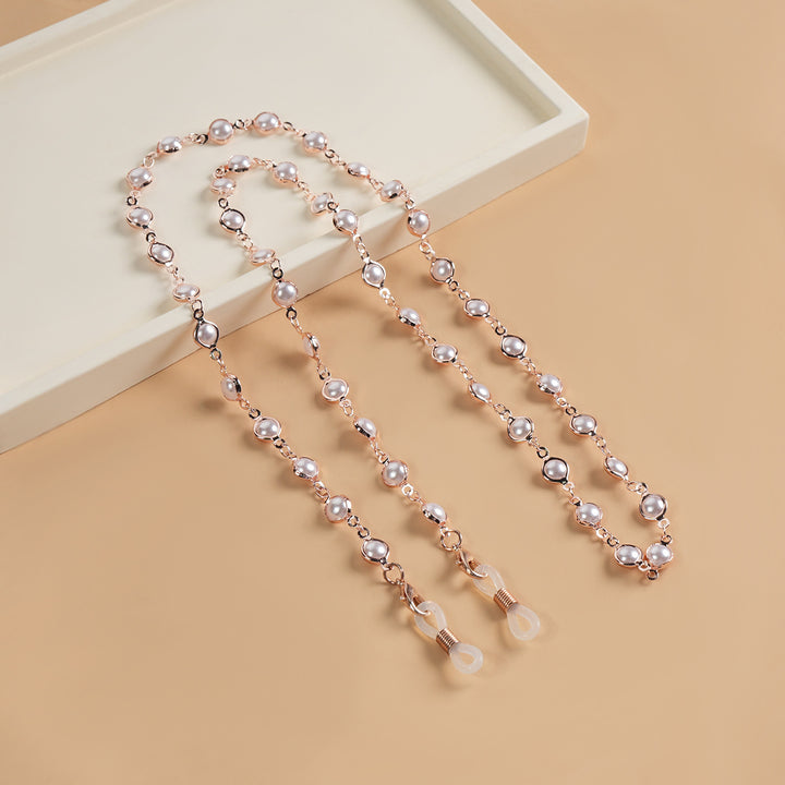 Elegant Pearl-Linked Eyewear Chain Bowlift