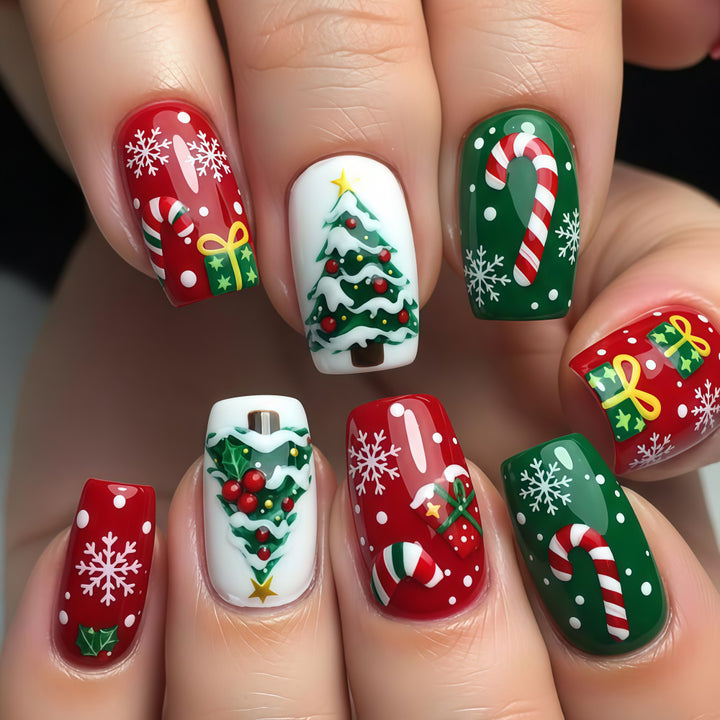 Artificial nails with festive Christmas designs Bowlift