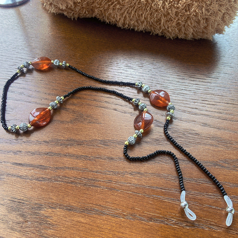 Stylish glasses holder chain with colorful accents Bowlift