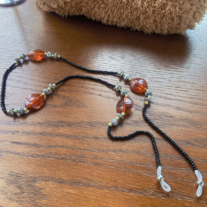 Stylish glasses holder chain with colorful accents Bowlift