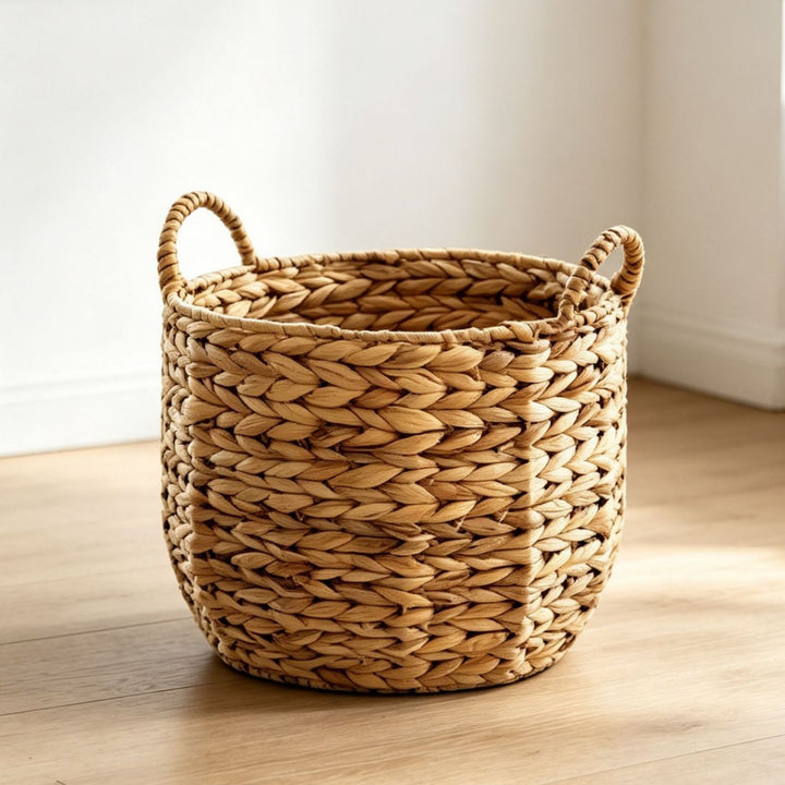 Handwoven decorative basket with heart motif Bowlift