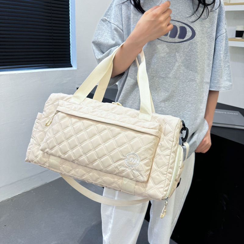 Sporty Weekend Bag With High-Quality Lining Bowlift