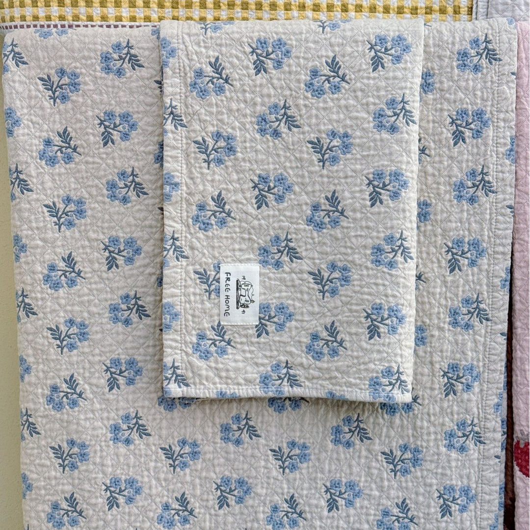 Ladies cuddly blanket with cute horse motif Bowlift