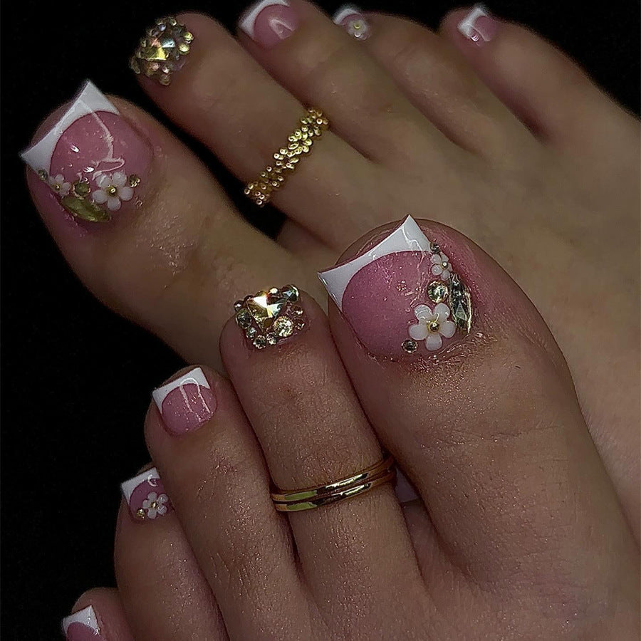 Artificial nail set with elegant jewelry details and excellent wearing comfort Bowlift