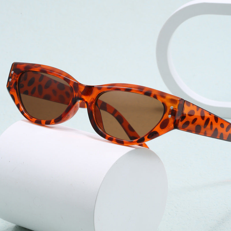 Women Stylish Cat-Eye Sunglasses with High-Quality Design Bowlift