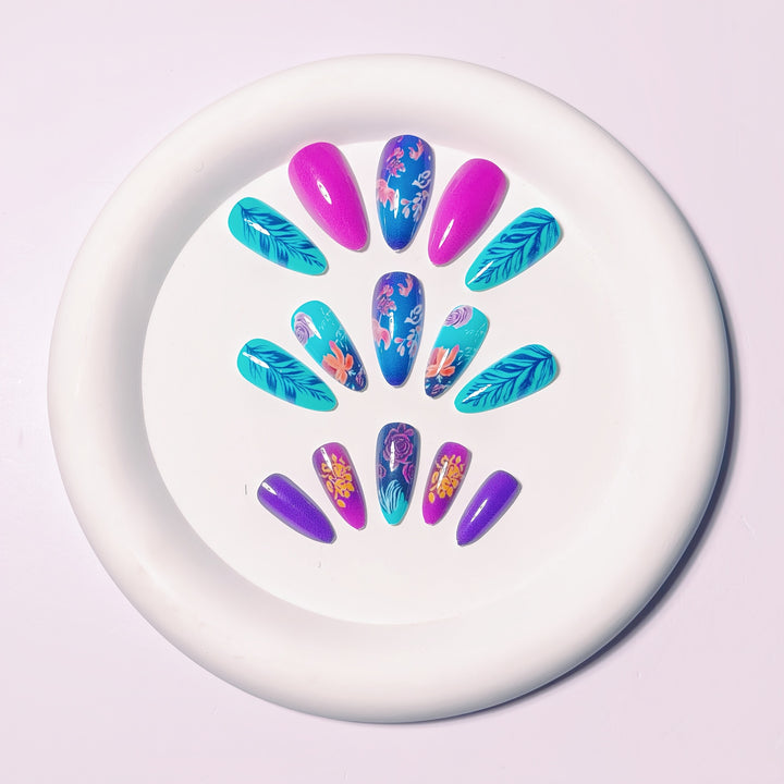 Artificial nails with floral designs Bowlift