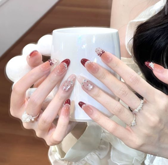 Artistic Press-On Nail Design with Floral and Glitter Accents Bowlift
