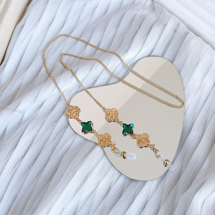Elegant Necklace with Sparkling Green Stones Bowlift