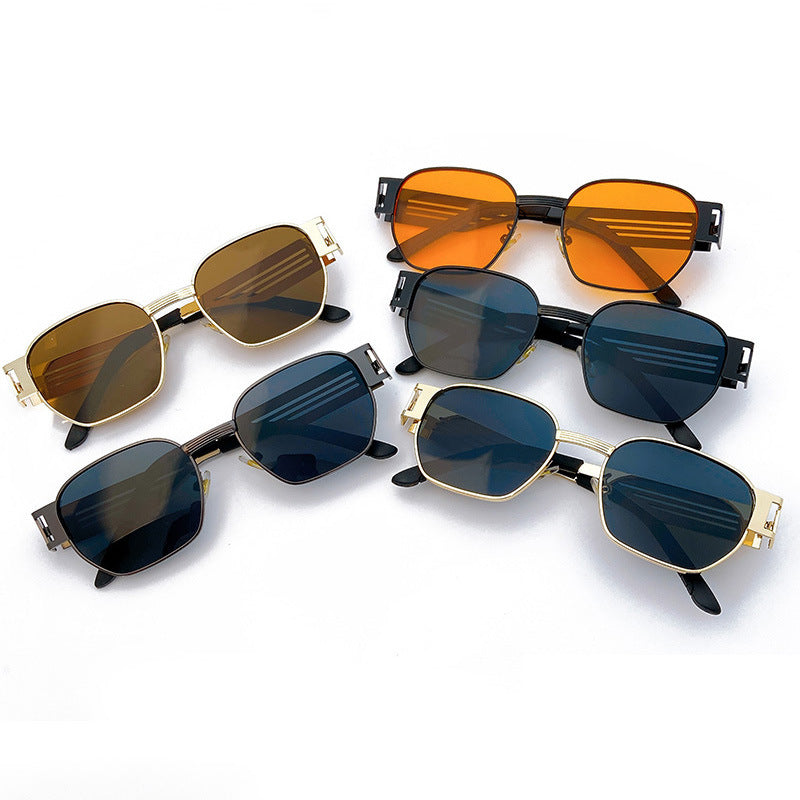 Stylish Oversized Sunglasses in Modern Metal Design Bowlift