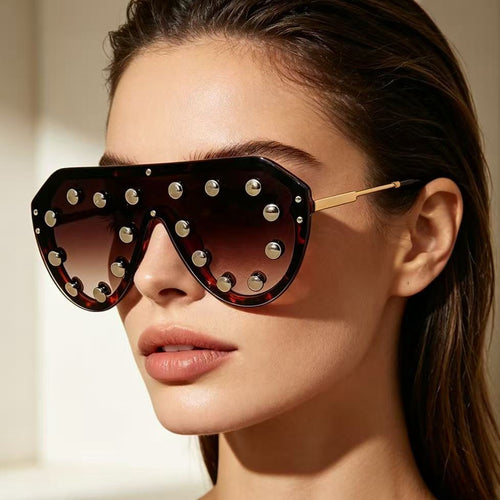 Ladies trendy sunglasses with striking metal elements Bowlift