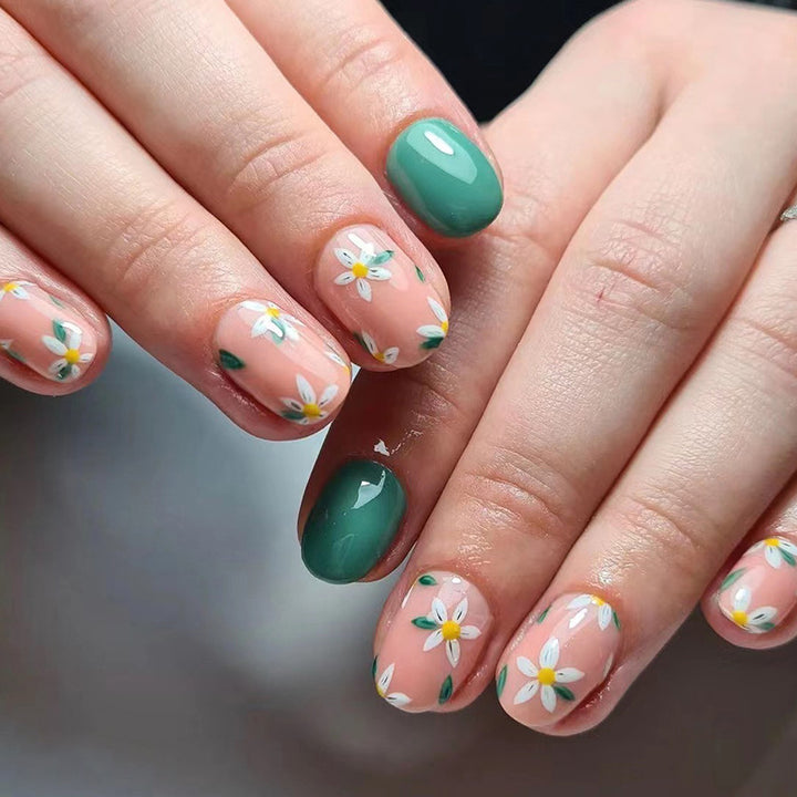 Artful nail art with delicate floral designs Bowlift
