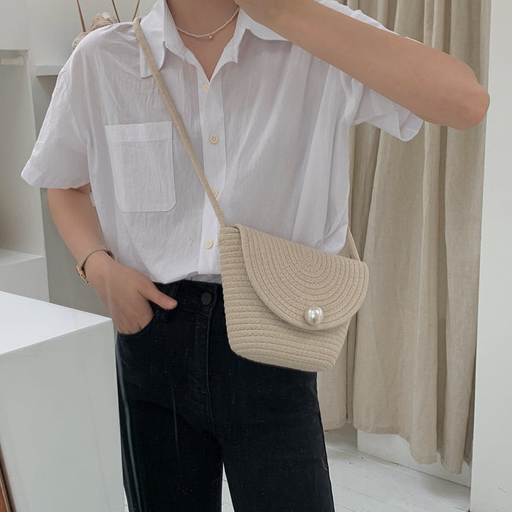 Shoulder bag with elegant pearl closure Bowlift