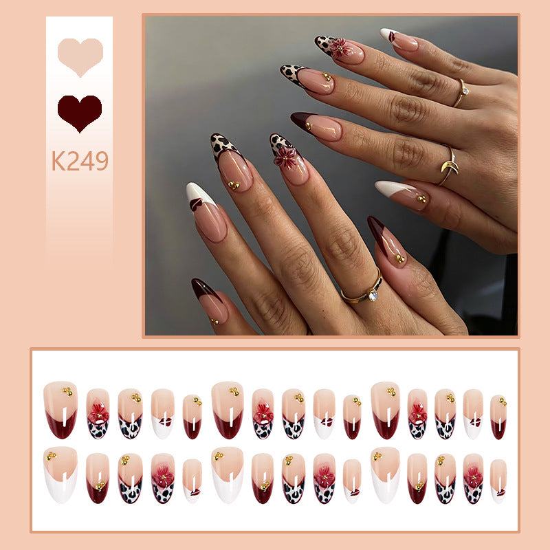 Artificial nail set with elegant floral patterns and glamorous details Bowlift