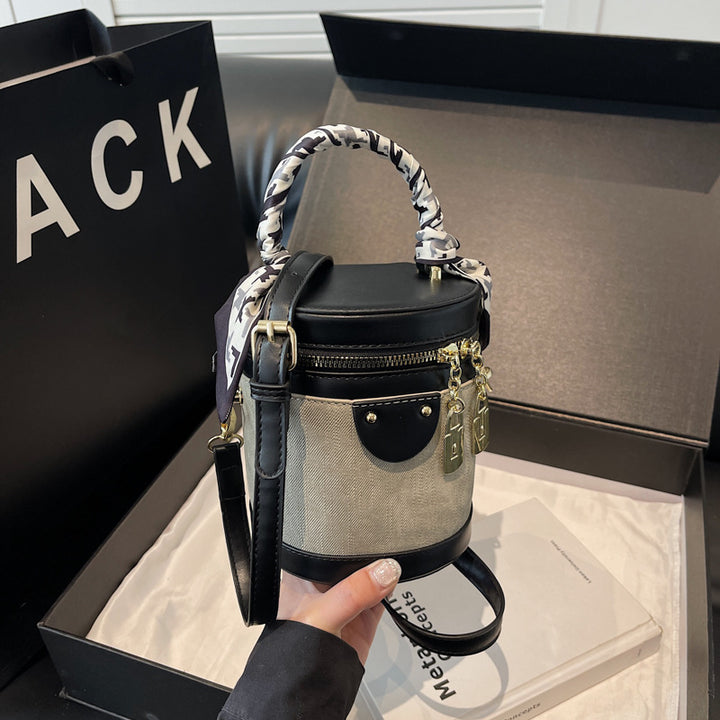 Fashionable Structured Bucket Bag Bowlift