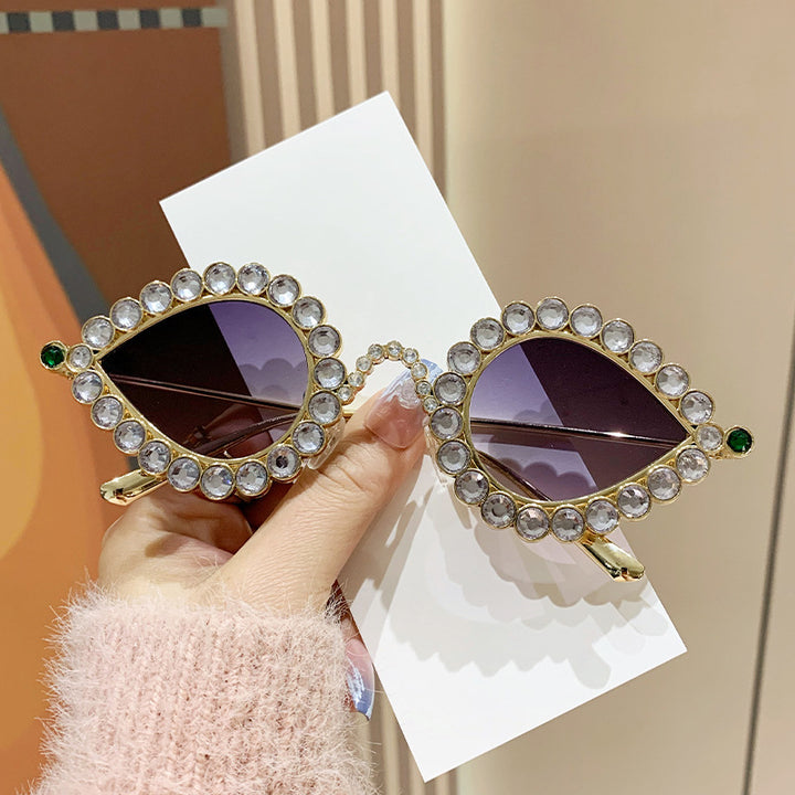 Ladies Glamorous Sunglasses with Sparkling Rhinestone Decoration Bowlift