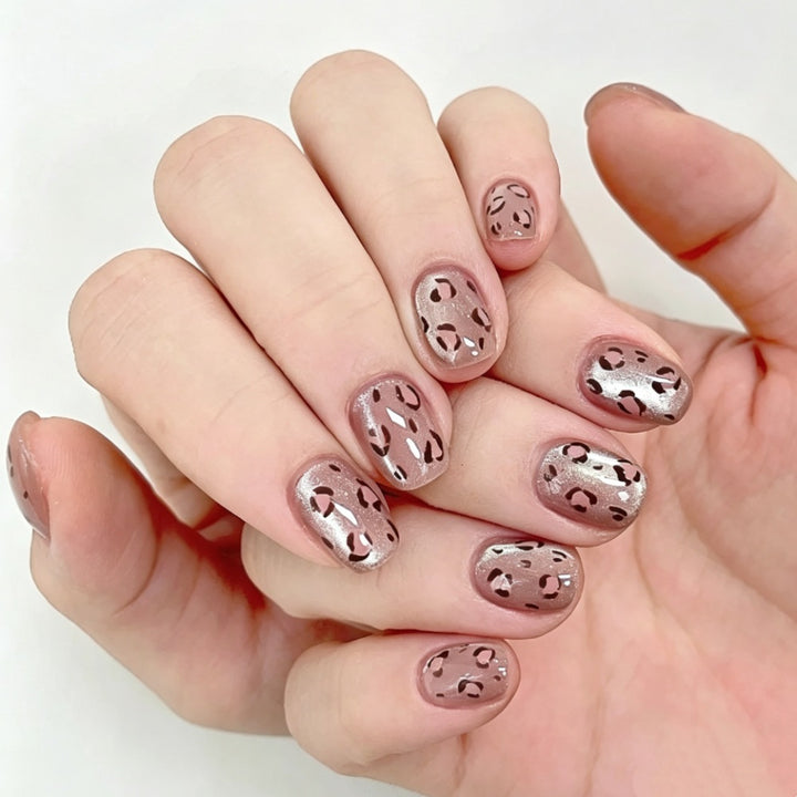 Artistic Press-On Nail Set with Leopard Print Design Bowlift