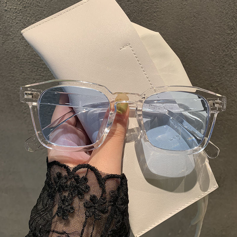 Ladies stylish sunglasses with striking frame Bowlift