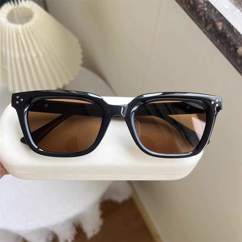Women oversized sunglasses in modern geometric design Bowlift