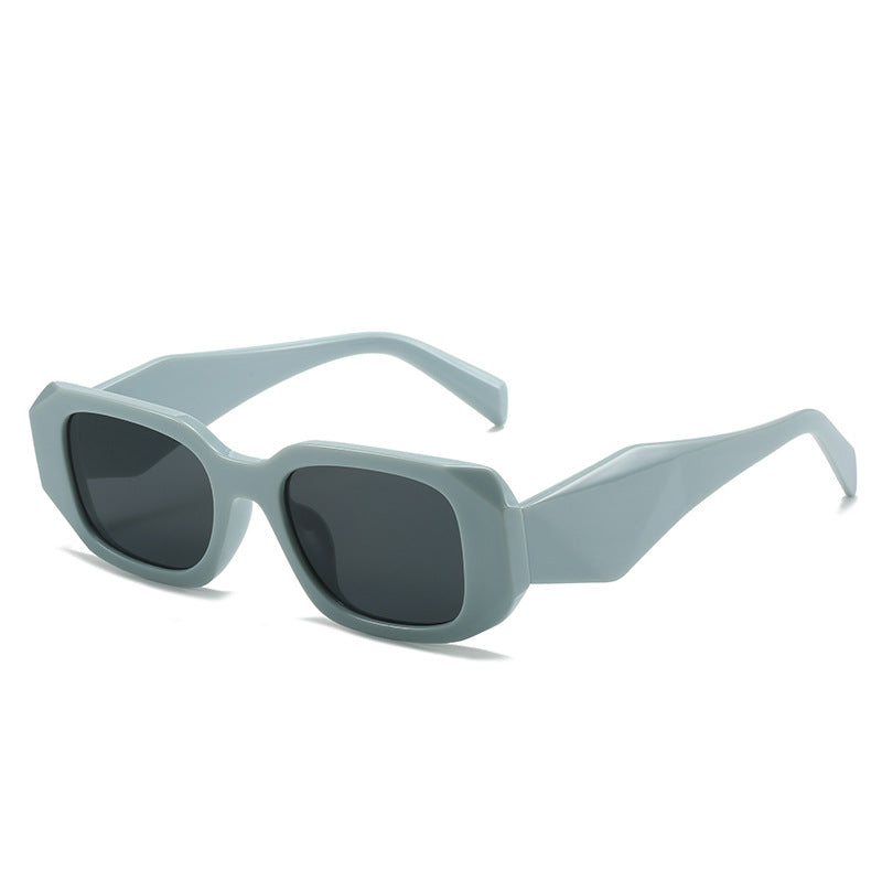 Women extravagant sunglasses in modern tortoise style Bowlift