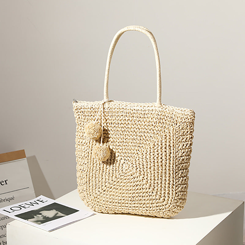 Handmade straw bag with pompom details Bowlift