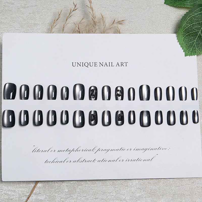 Artificial nails with trendy metallic design Bowlift