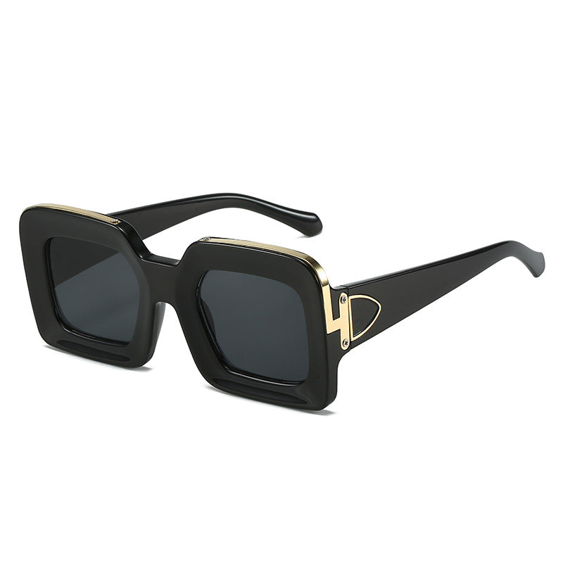 Women square sunglasses with luxurious design and golden accents Bowlift