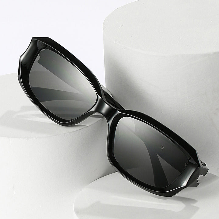 Retro-Inspired Angular Sunglasses with Unique Decorative Details Bowlift