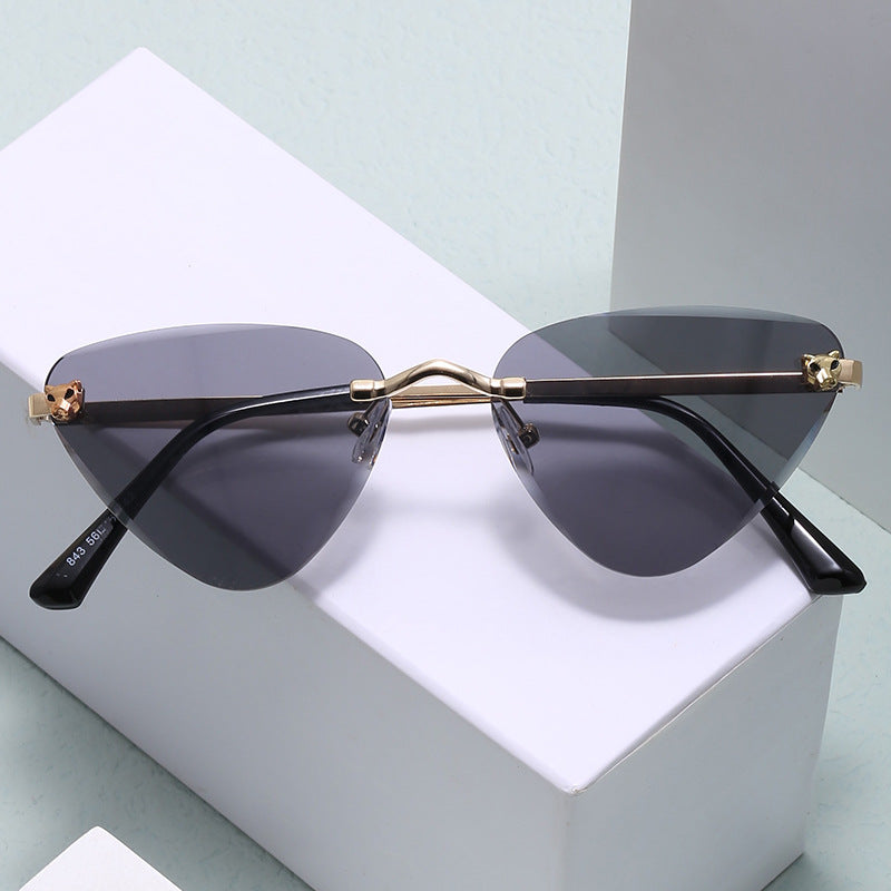 Ladies Cat-Eye Sunglasses with Elegant Metal Frame Bowlift