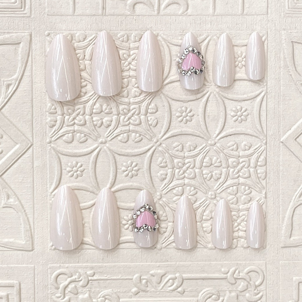 Glamorous Press-On Nail Art Set Bowlift