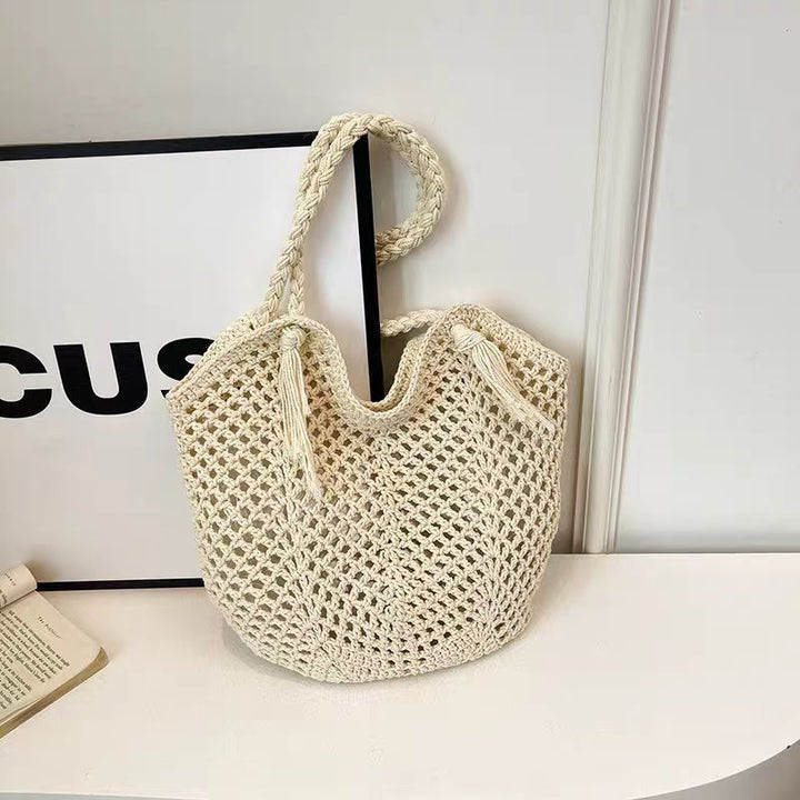 Handcrafted straw bag with tassels Bowlift