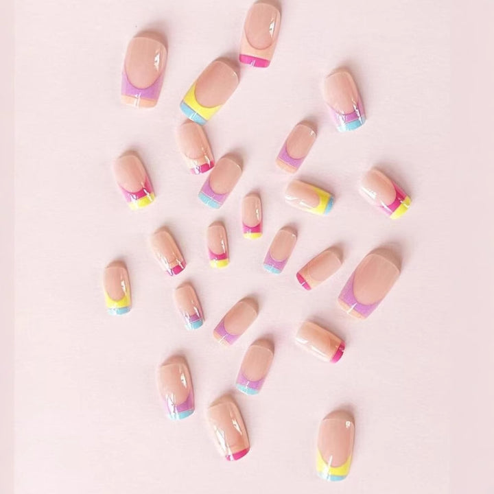 Artificial nail set with modern gradient tip design Bowlift