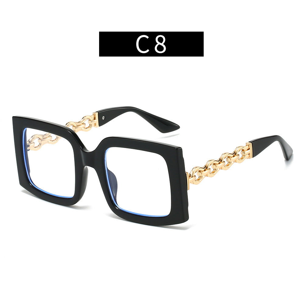 Ladies elegant sunglasses with luxurious chain details Bowlift
