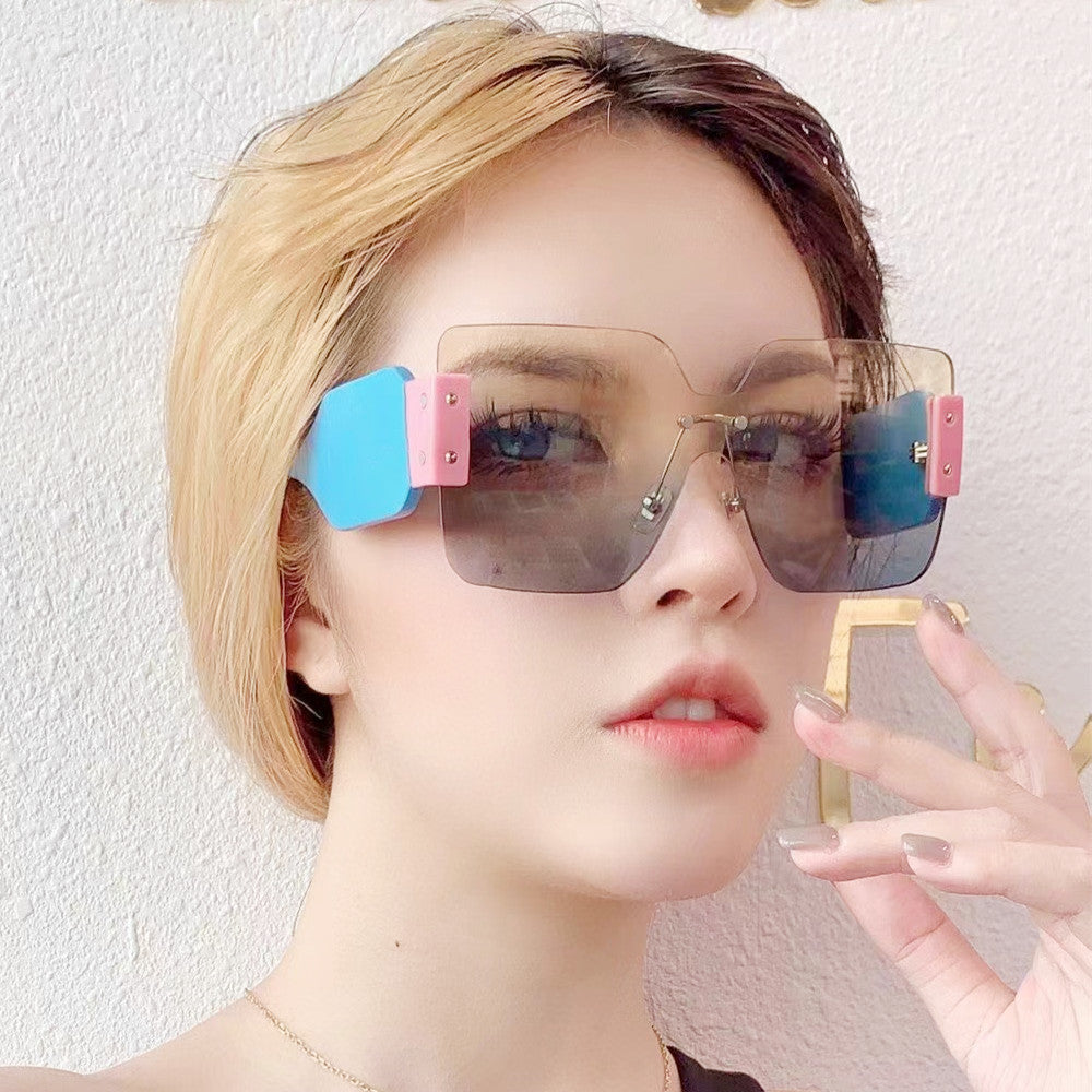Women's fashionable flat sunglasses with creative design Bowlift