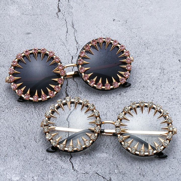 Women’s creative and eye-catching sunglasses with spikes and rhinestone details Bowlift