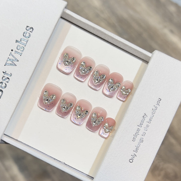 Glamorous Heart-Accent Press-On Nail Set Bowlift