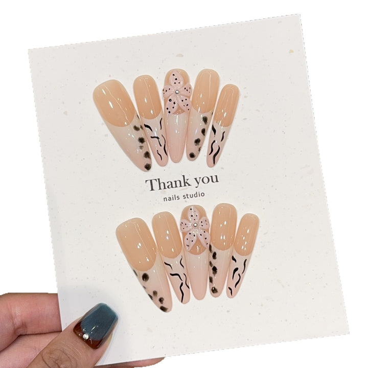Elegant artificial nails with flower and animal design Bowlift
