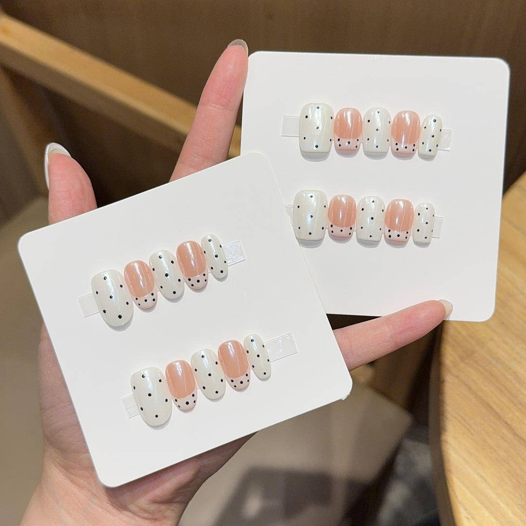 Artificial Nail Tips in Elegant Design Bowlift