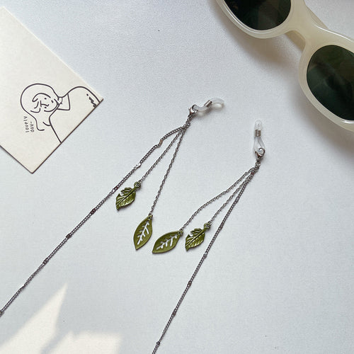 Fashionable glasses holder chain with leaf motifs Bowlift