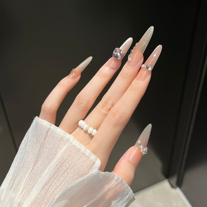 Elegant Rhinestone-Embellished Press-On Nail Extensions Bowlift