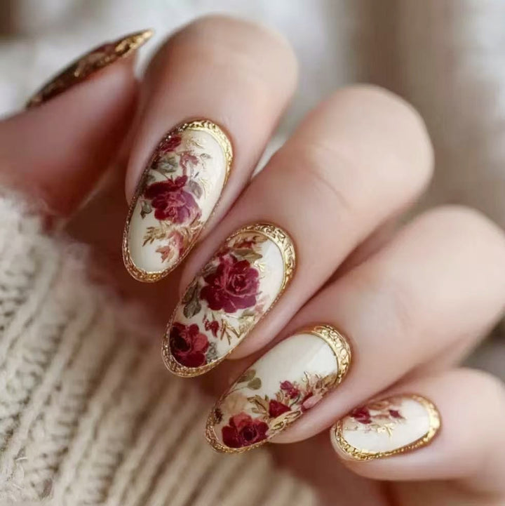 Artificial nail set with luxurious flower pattern and golden accents Bowlift